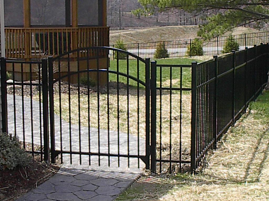 Gates Fencing Company Strongsville OH 44136 4408784300